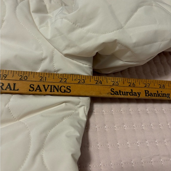 REVERSIBLE WINTER WHITE JACKET KOOKABURRA BY UGG.  SHERPA/QUILTED SNAP CLOSURE - Picture 11 of 11